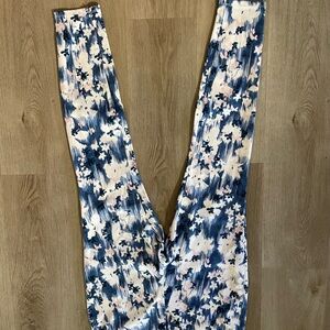 Time and Tru Blue and Cream Patterned Pants